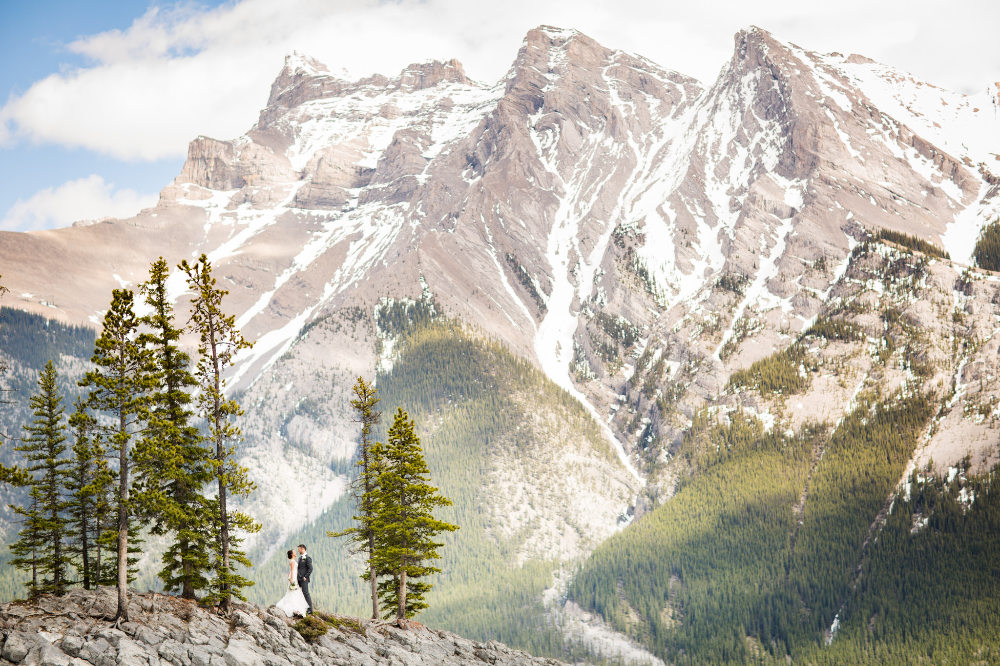 Bride and groom portrait in the rocky mountains by Studio Lumen