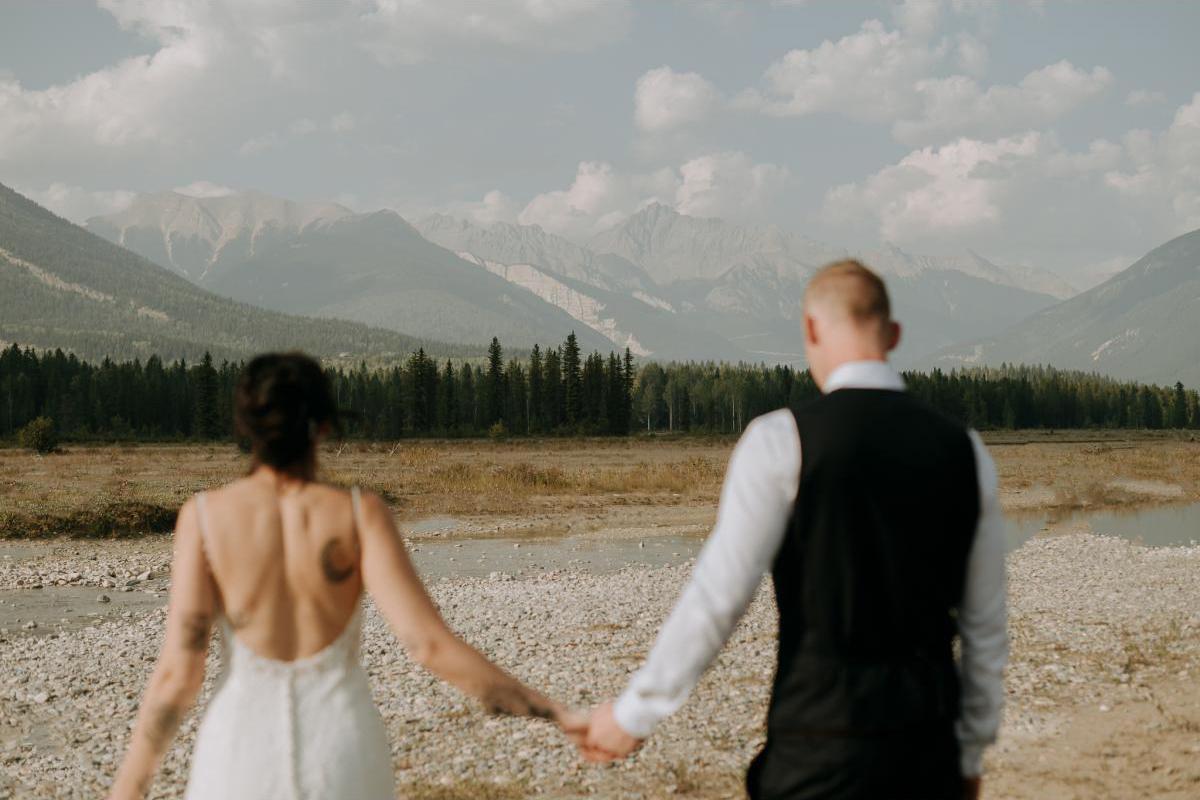 Golden BC Wedding Photographer Jena LaRoy