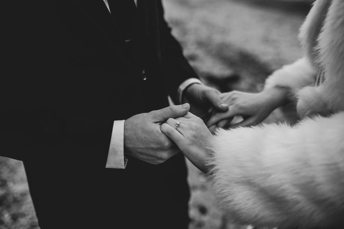 Vancouver Island Wedding Photographer Deanna Veerman of Devee Photography