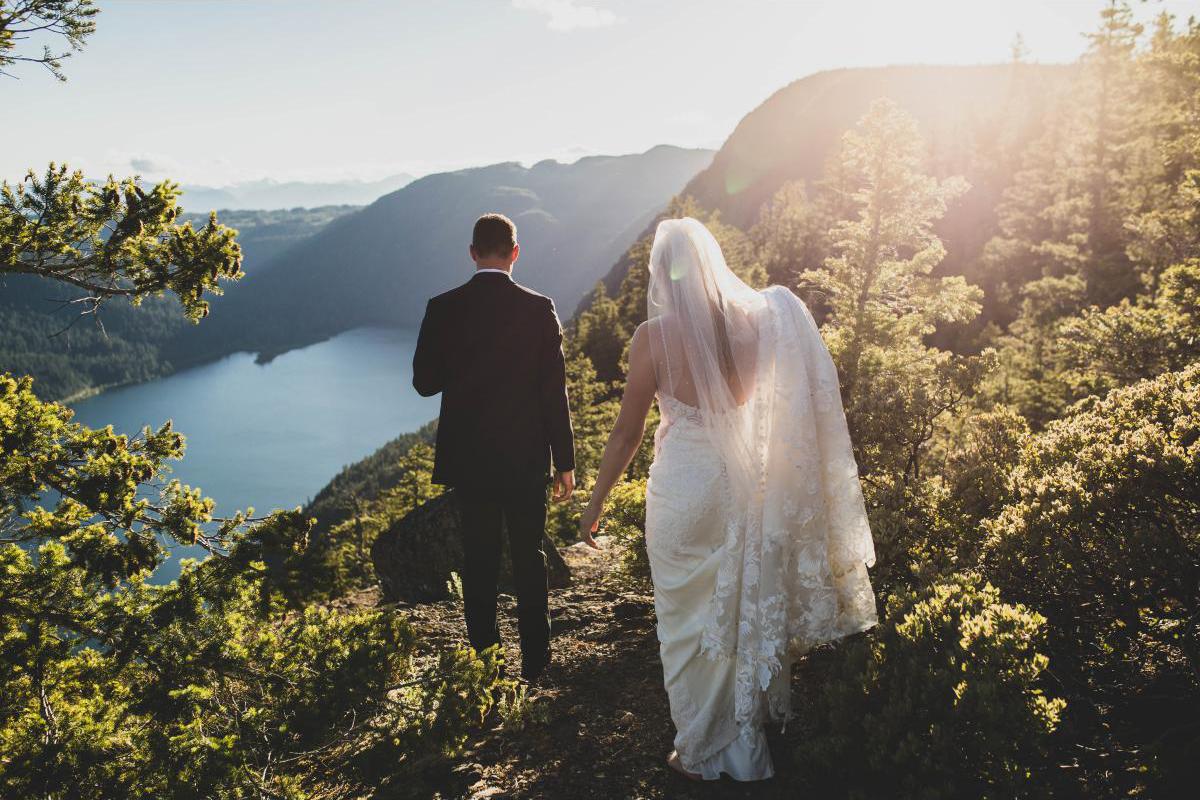 Vancouver Island Wedding Photographer Deanna Veerman of Devee Photography