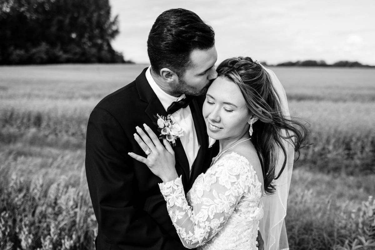 Winnipeg Wedding Photographer Jenny Eaglesham of PrairieGlow Photography