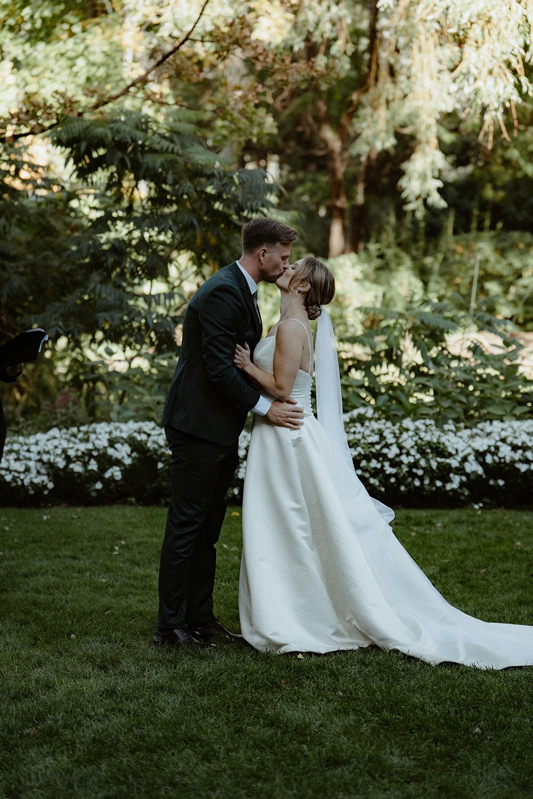 Amanda & Andrew at Linden Gardens, Kaleden BC - Kayla Bowie Creative