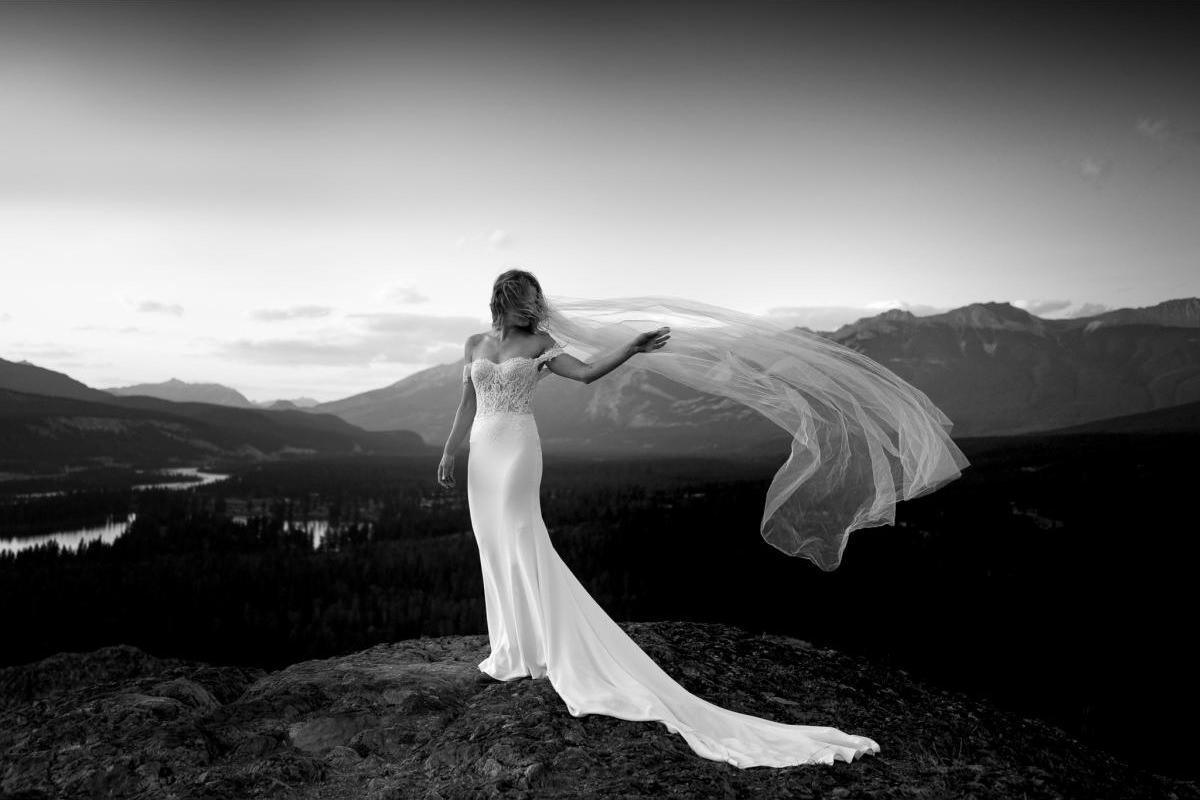 Black & White Bridal Portrait on top of a mountain in Banff by Carey Nash