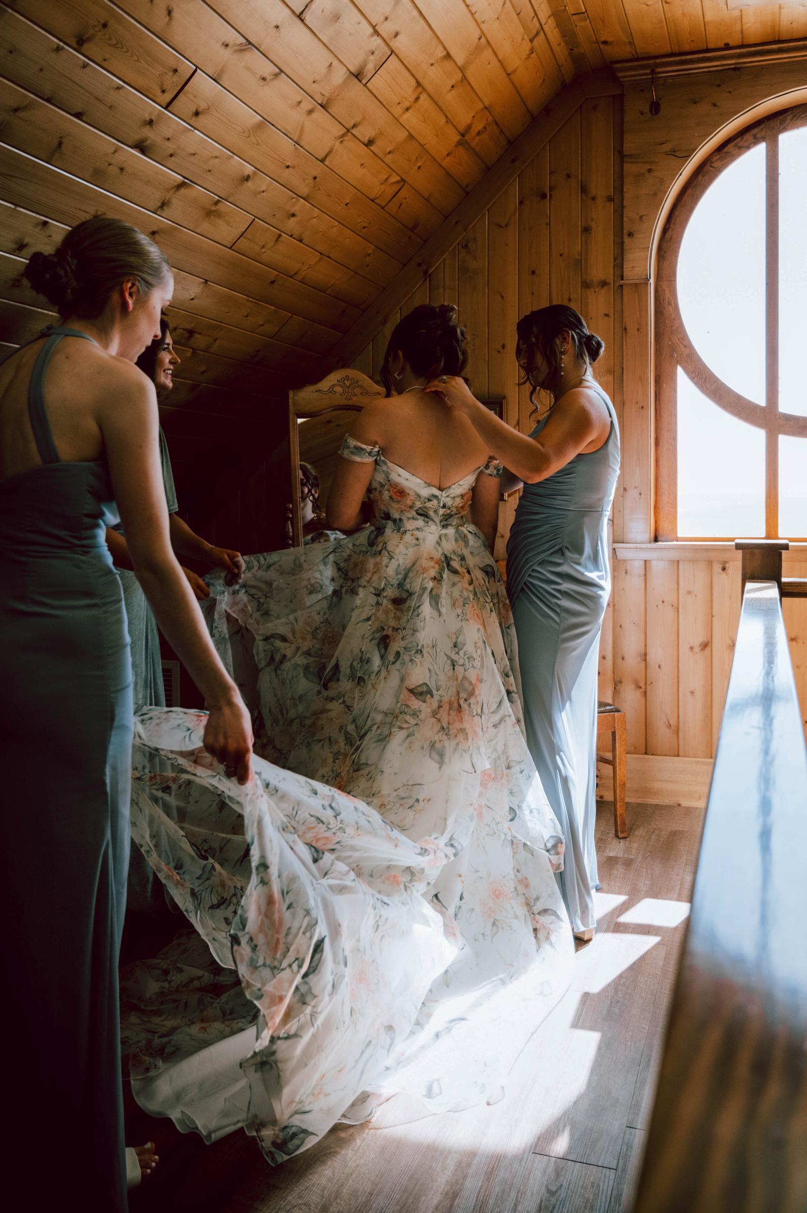 What Your Zodiac Sign Says About Your Wedding Style (According to the Stars)