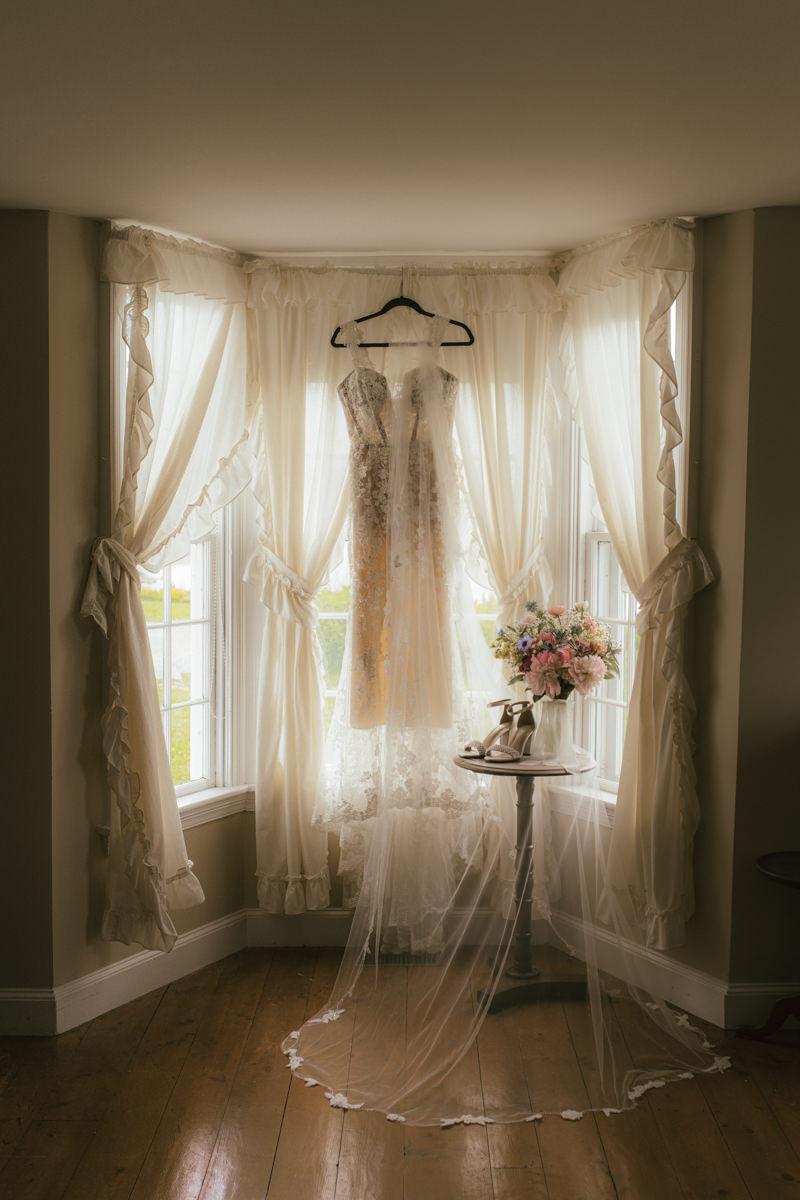 Bridal details on the morning of her wedding at Thinkers Lodge, wedding dress
