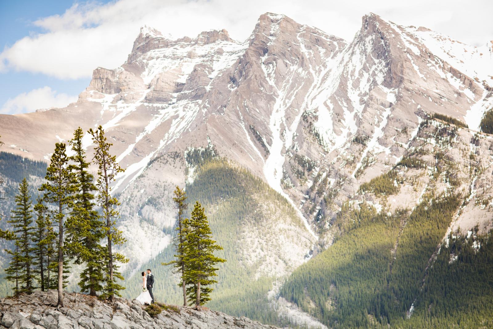 Bride and groom portrait in the rocky mountains by Studio Lumen