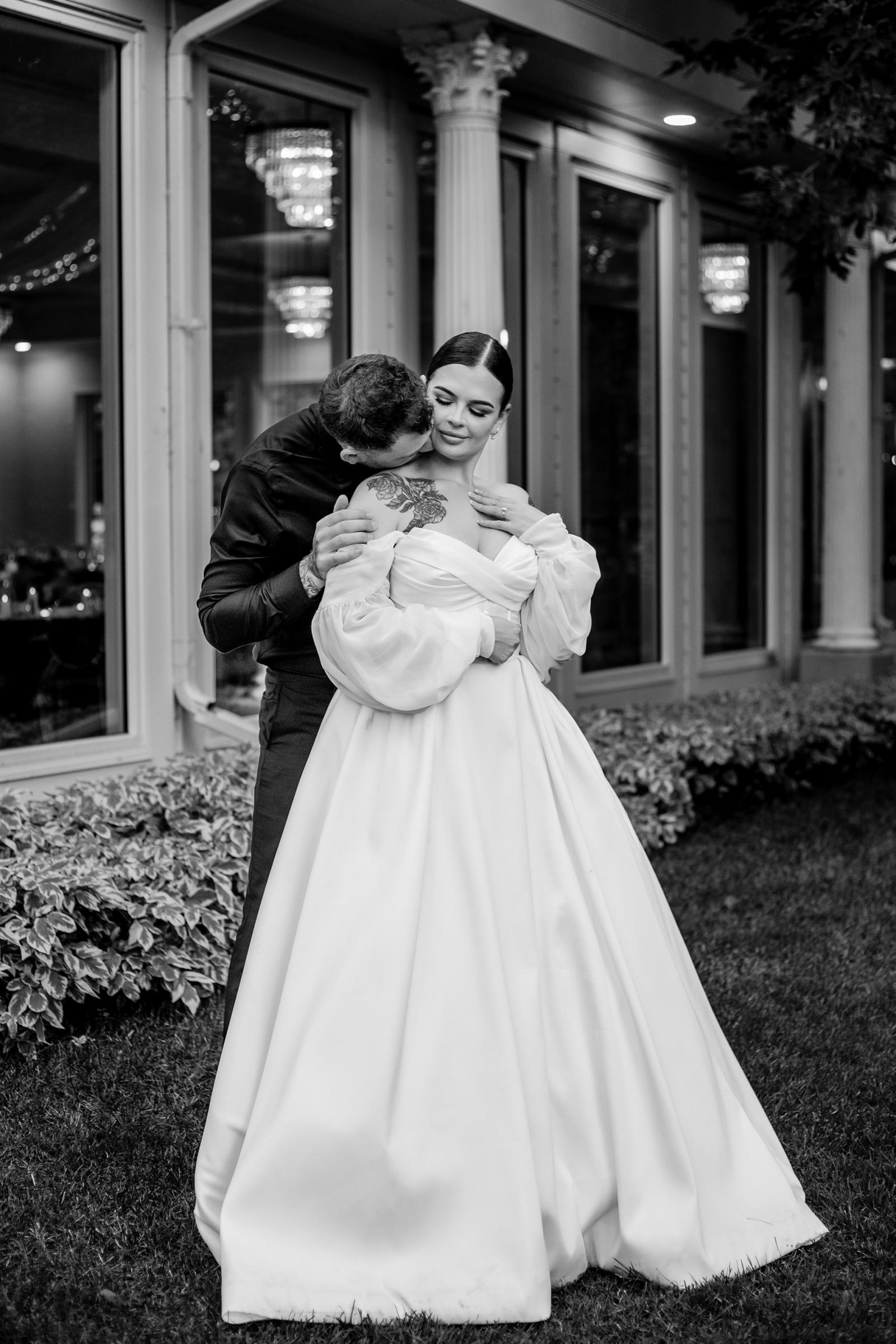 Calgary wedding photographer Mckenzie Brayley