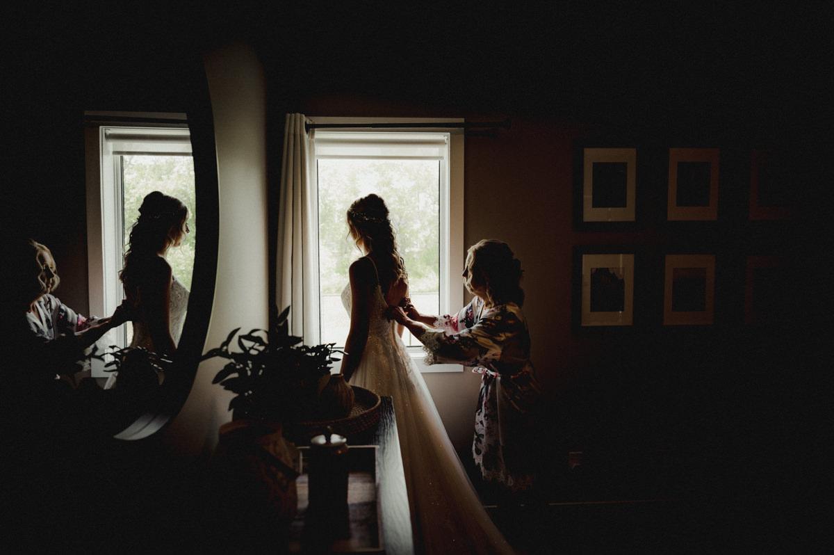 Winnipeg Wedding Photographer Cheryl Mains, Black & Gold Photography