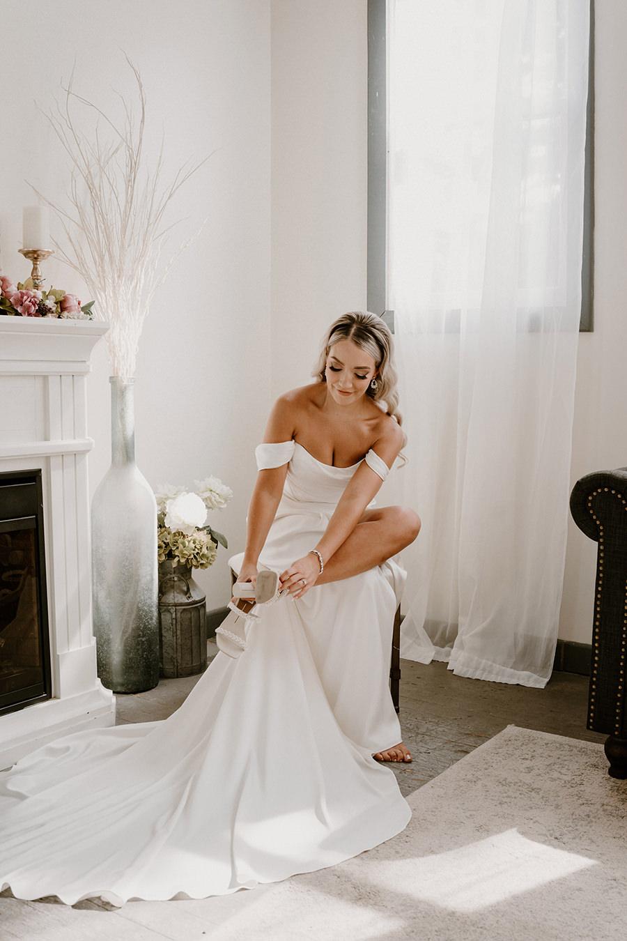 Calgary Wedding Photographer Caitlin Unrau of Rose and Range Photography