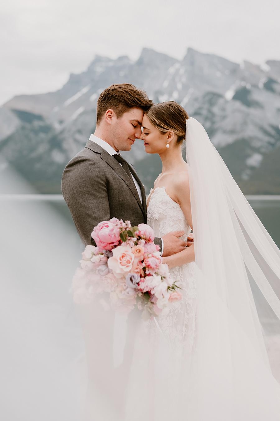 Calgary Wedding Photographer Caitlin Unrau of Rose and Range Photography