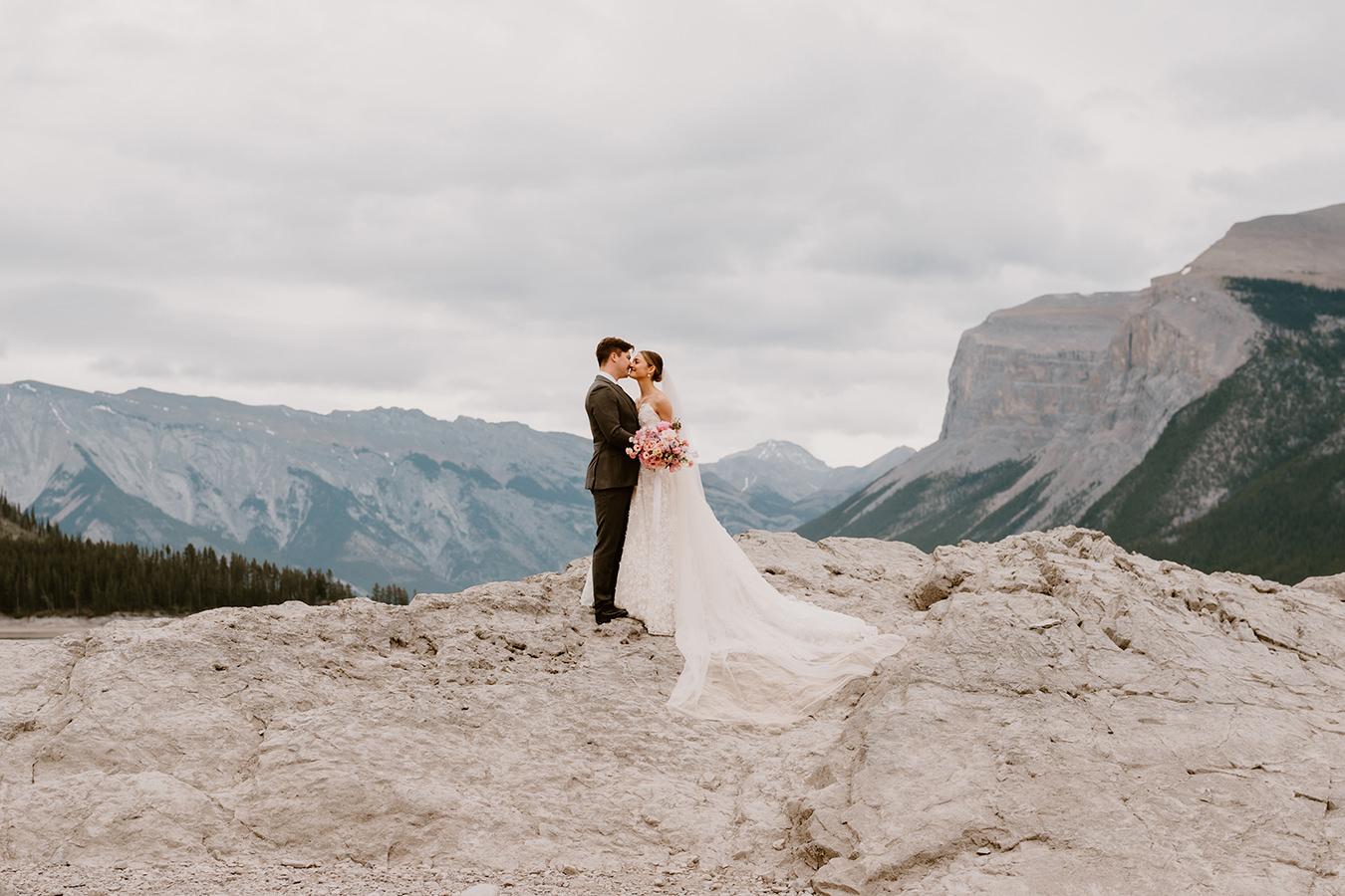 Calgary Wedding Photographer Caitlin Unrau of Rose and Range Photography