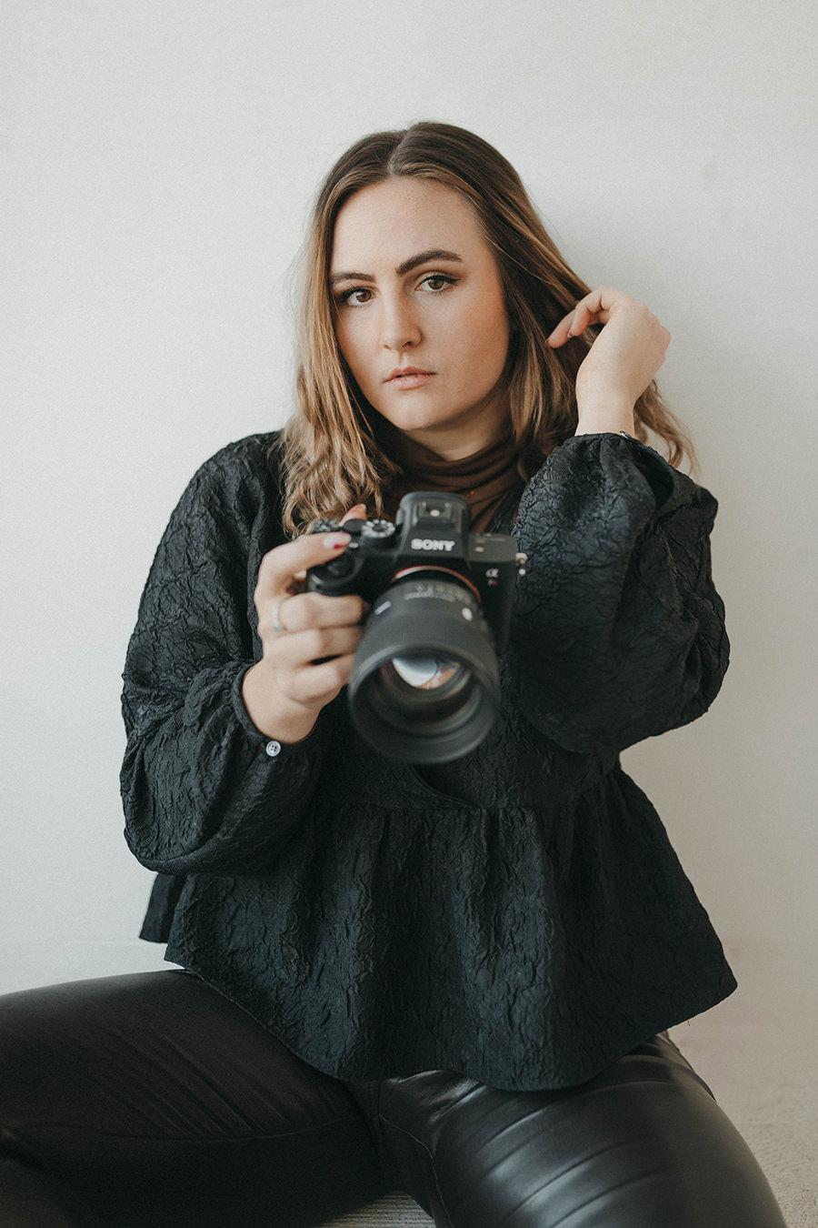 Calgary Wedding Photographer Caitlin Unrau of Rose and Range Photography