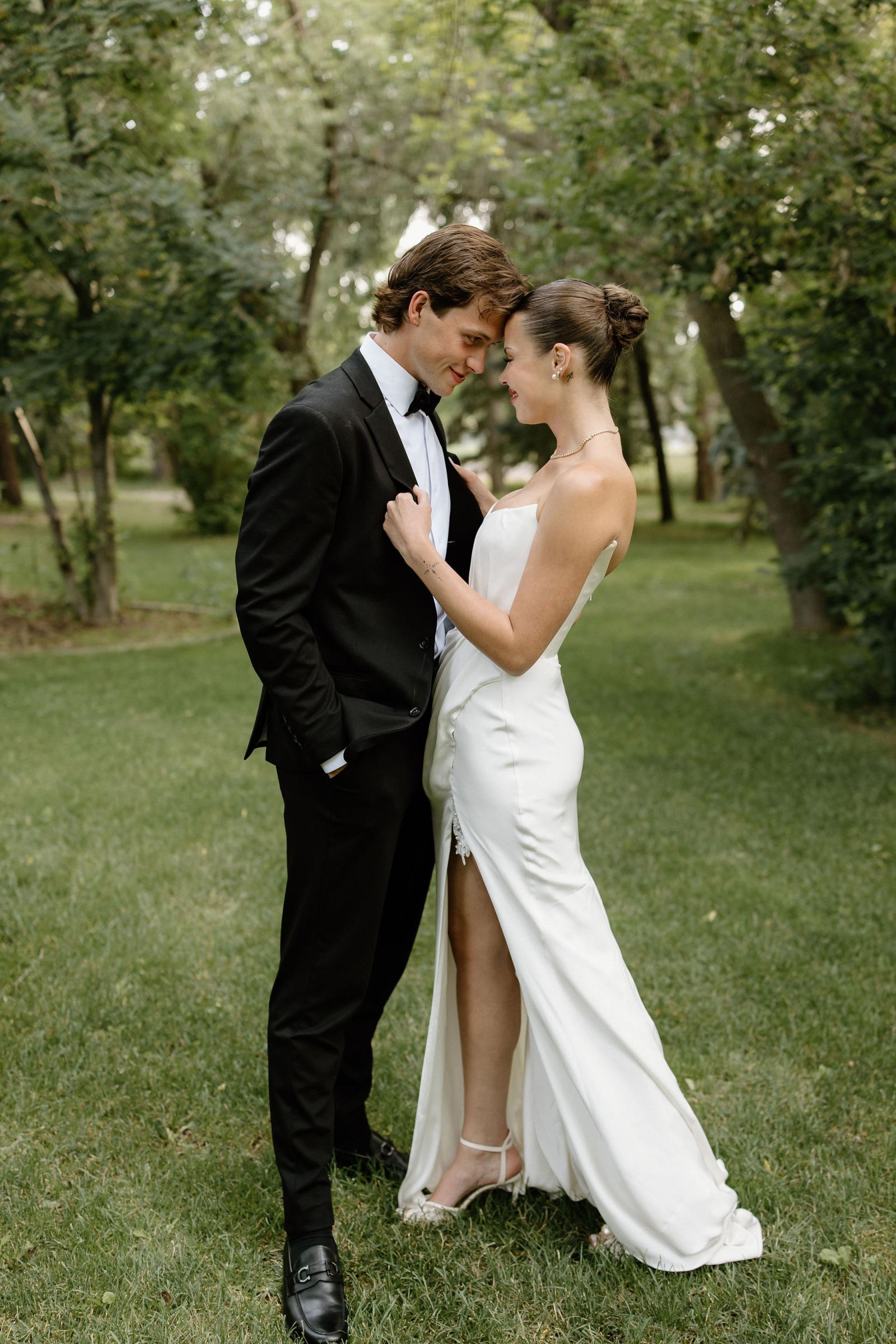 Summer Wedding at The Norland in Lethbridge, Alberta by Schae Photography