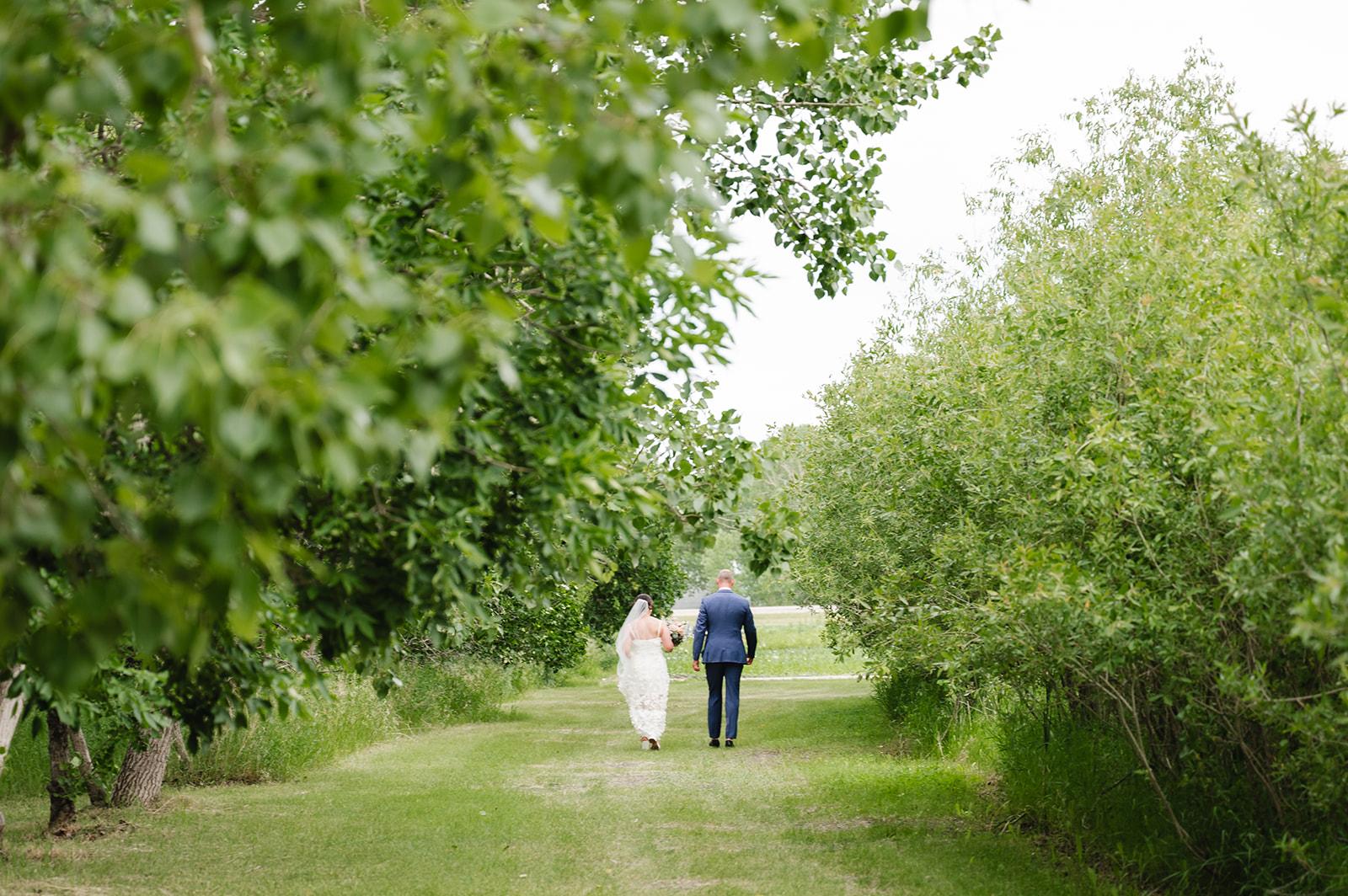 Guest Experience at Lily Stone Gardens Guests consistently remark on how warm and inviting Lily Stone Gardens feels. From arrival to last dance, the property encourages exploration and connection, offering multiple spaces for guests to enjoy throughout the day. Highlights of the guest experience include: Multiple ceremony locations, allowing couples flexibility and variety   A scenic pond and tunnel of trees, both popular spots for guest photos   A relaxed outdoor patio, ideal for cocktail hour on warmer da