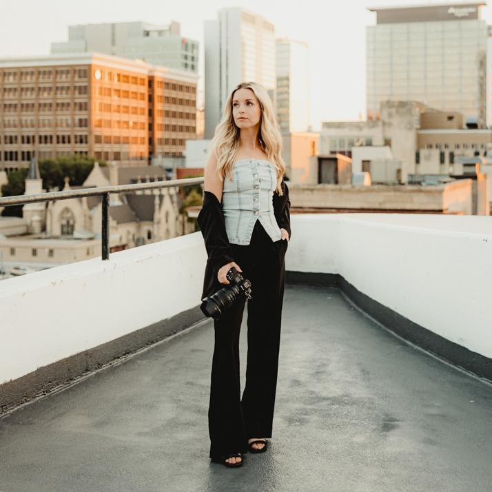 Winnipeg Wedding Photographer Cheryl Mains, Black & Gold Photography